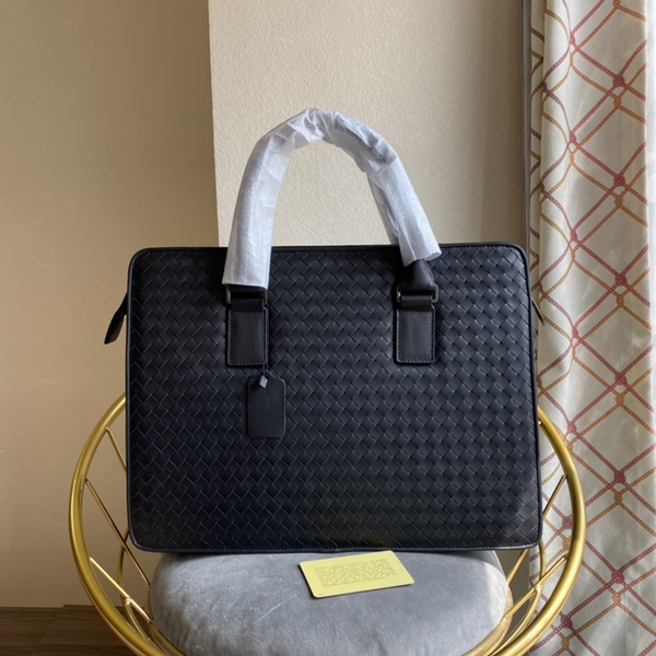 ボッテガヴェネタバッグ背面デザイン